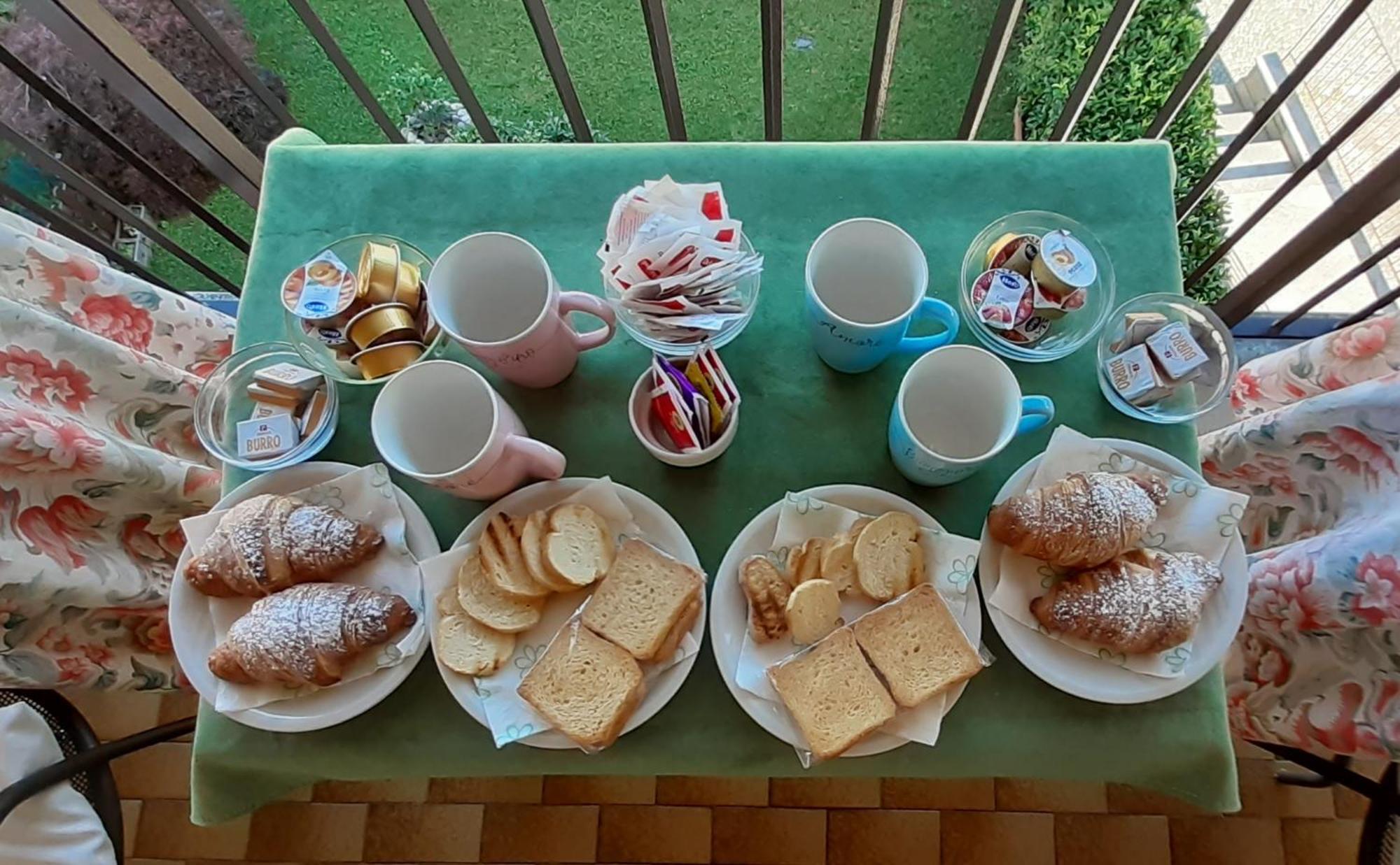 Bed and Breakfast Tosca House 2 Варенна Екстер'єр фото