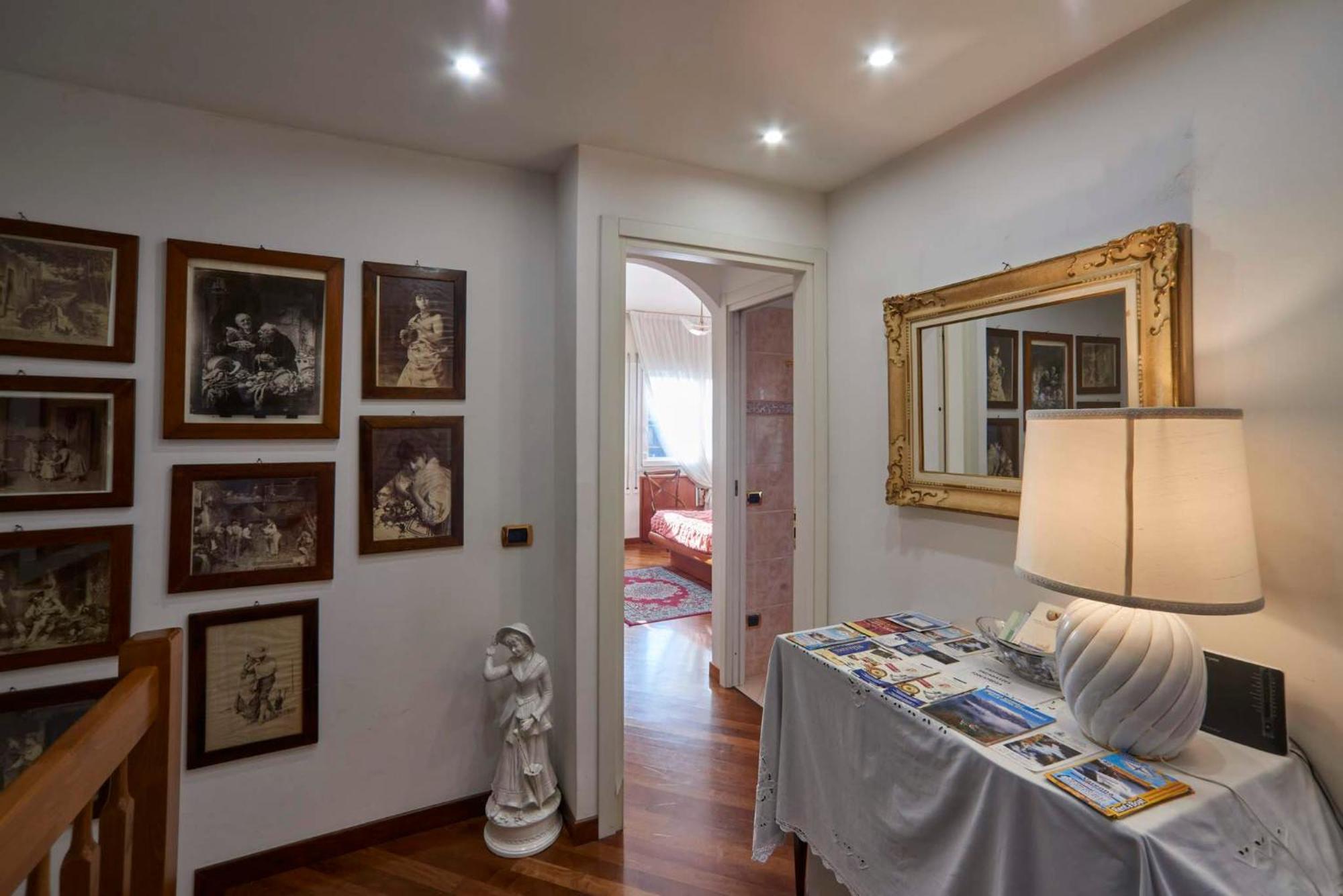 Bed and Breakfast Tosca House 2 Варенна Екстер'єр фото