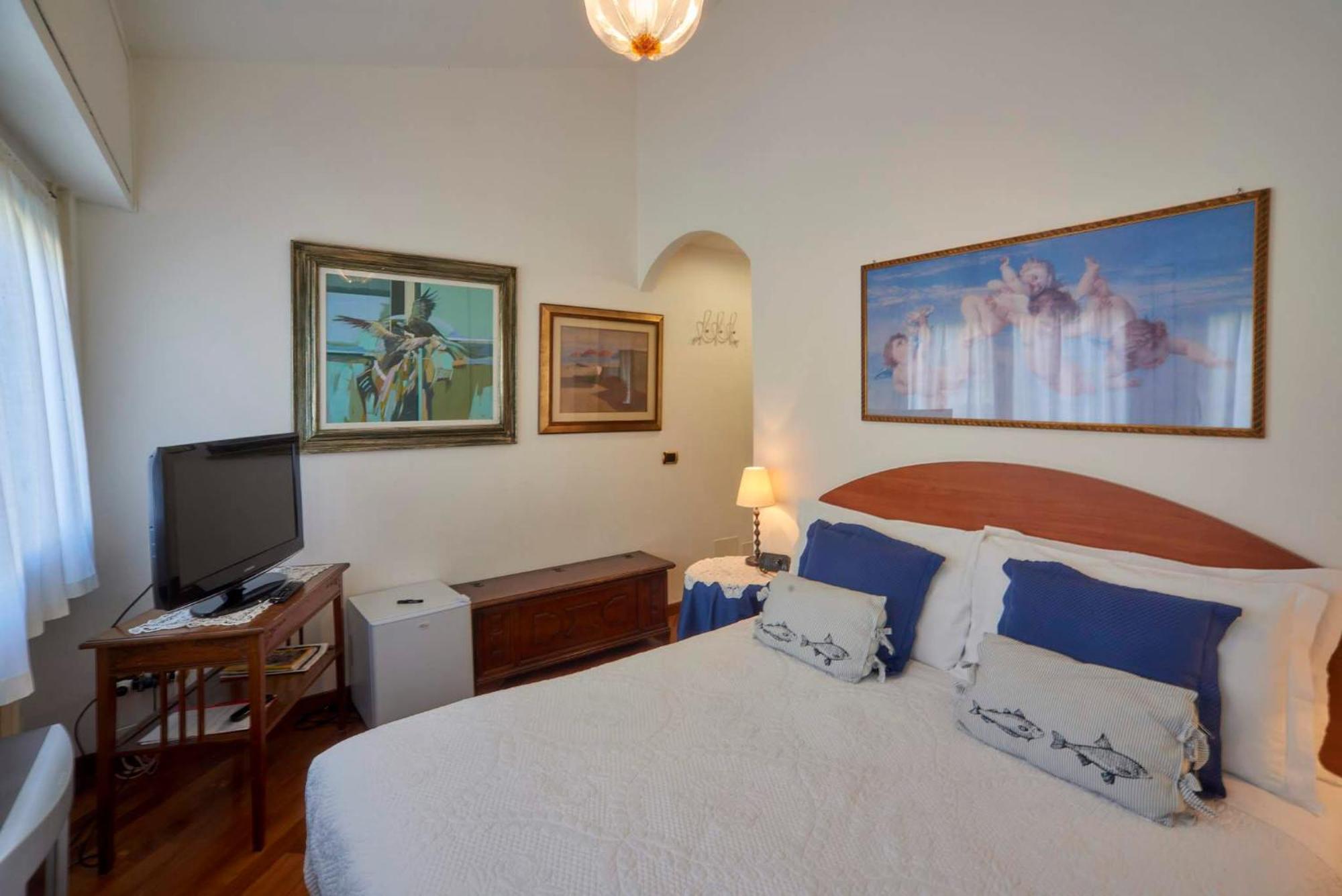 Bed and Breakfast Tosca House 2 Варенна Екстер'єр фото
