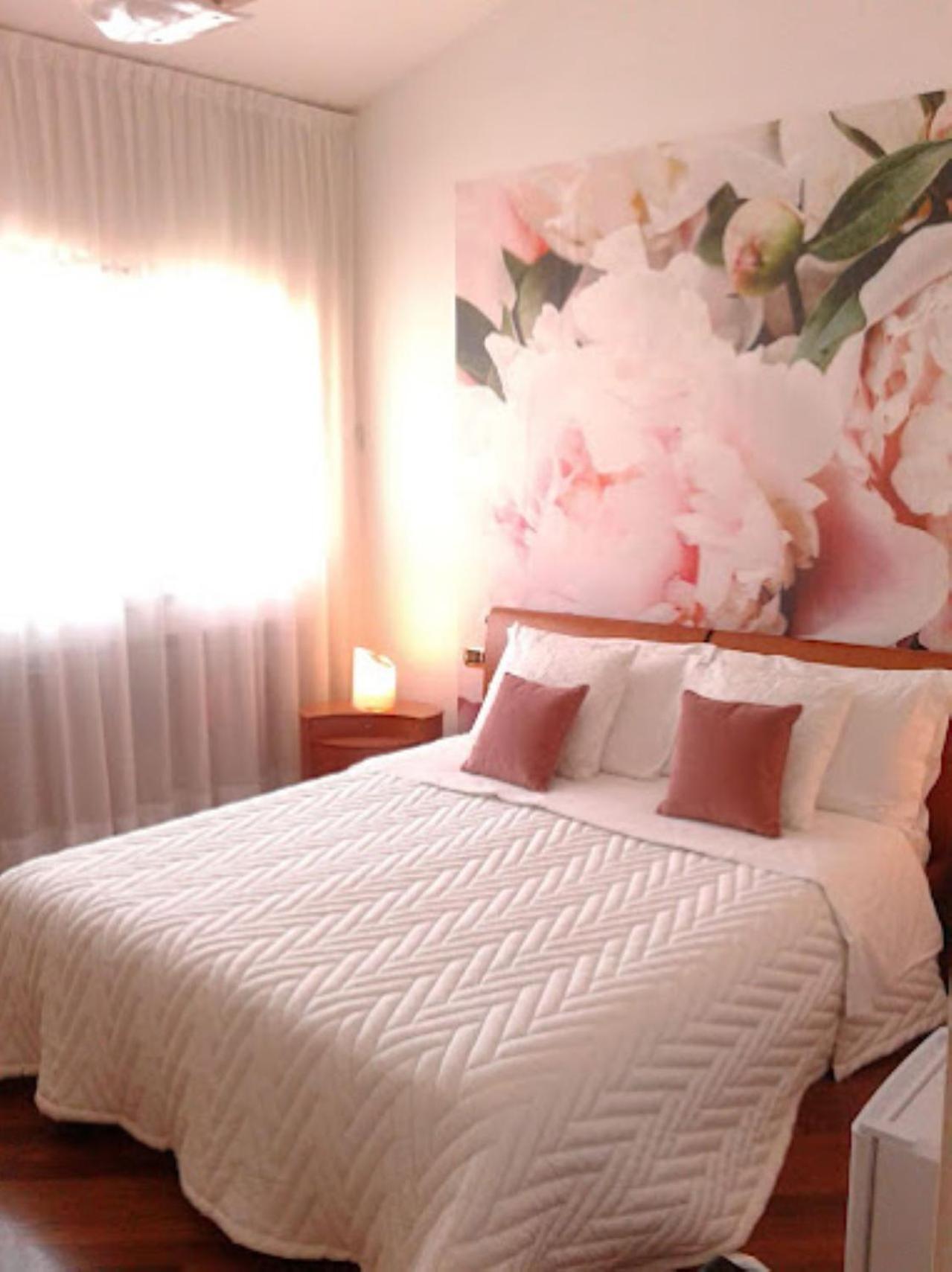 Bed and Breakfast Tosca House 2 Варенна Екстер'єр фото