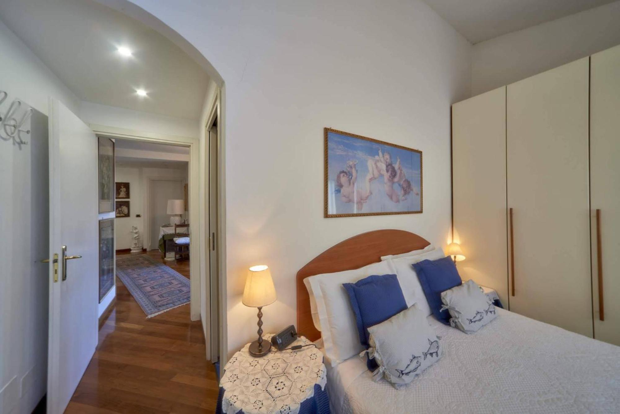 Bed and Breakfast Tosca House 2 Варенна Екстер'єр фото