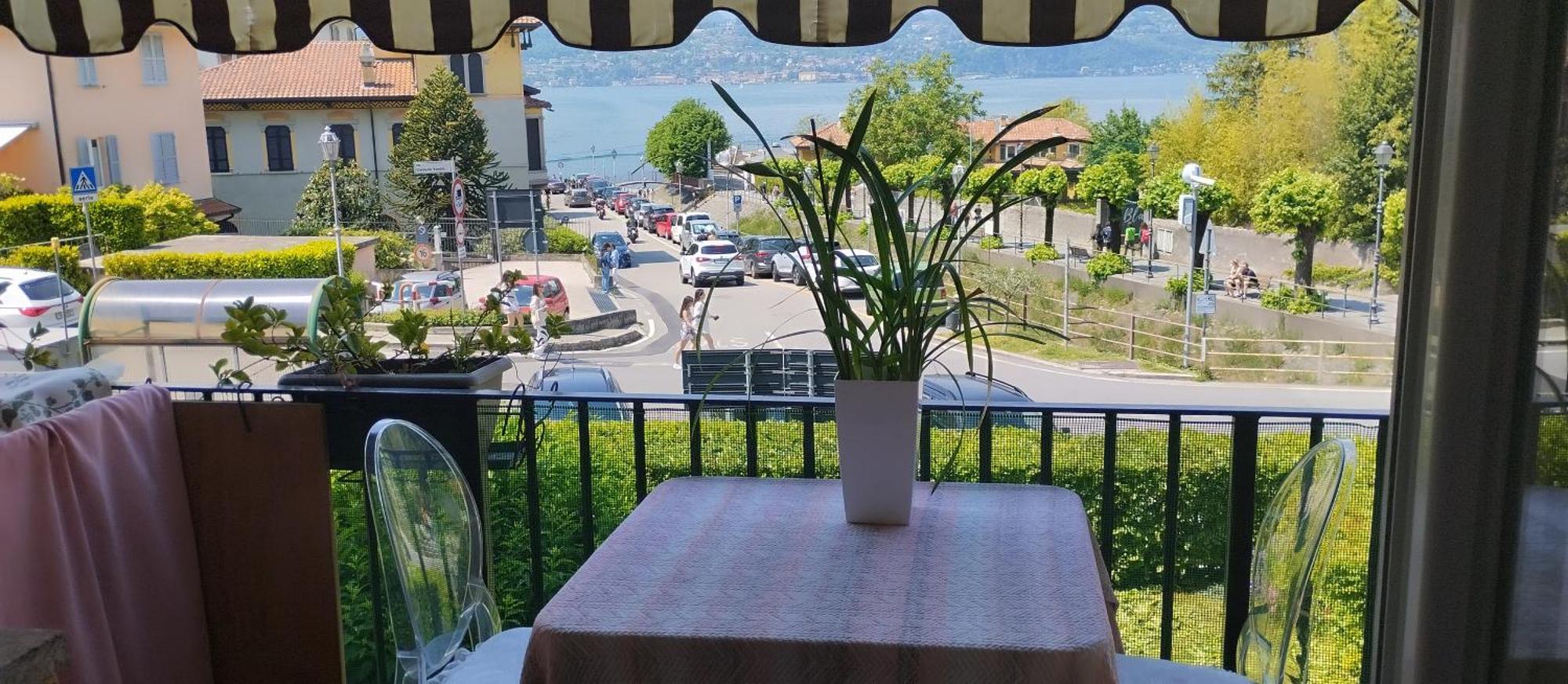 Bed and Breakfast Tosca House 2 Варенна Екстер'єр фото
